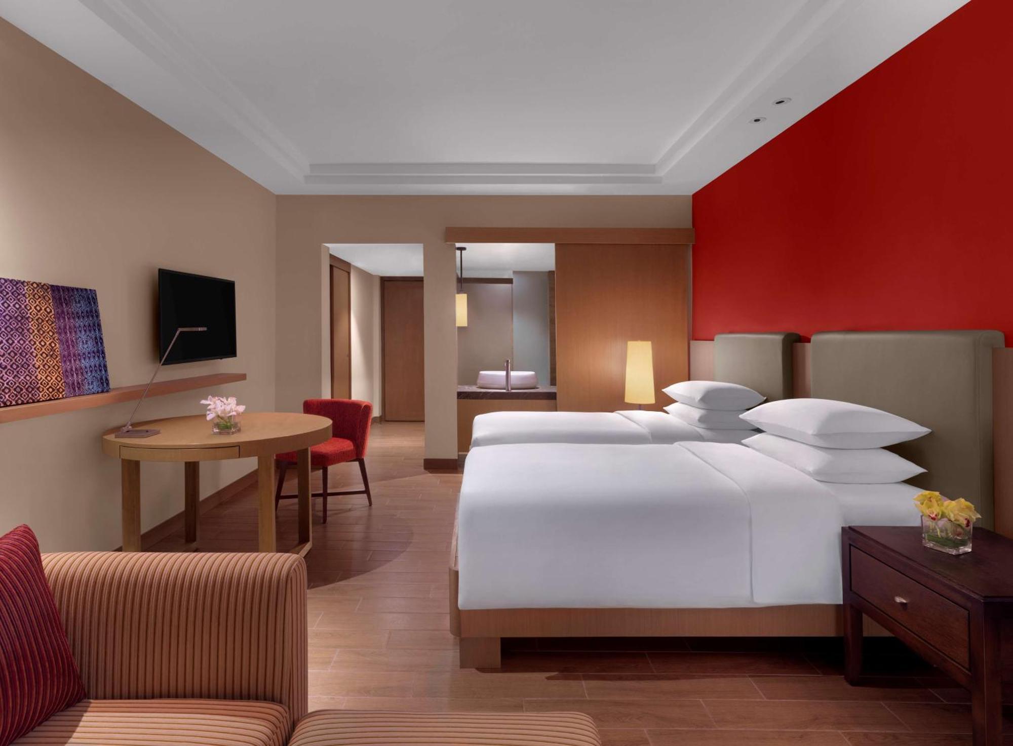 Twin Room with Two Twin Beds, Garden View and Club Access